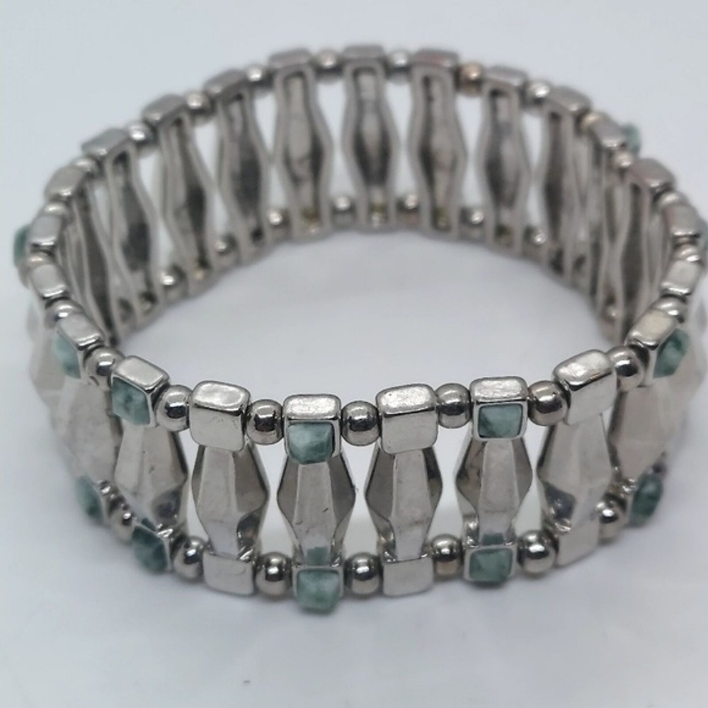 Jessica Simpson silver tone stretch‎ bracelet